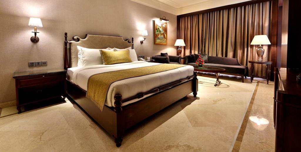 Hotel Maharaja Regency Ludhiana Extérieur photo